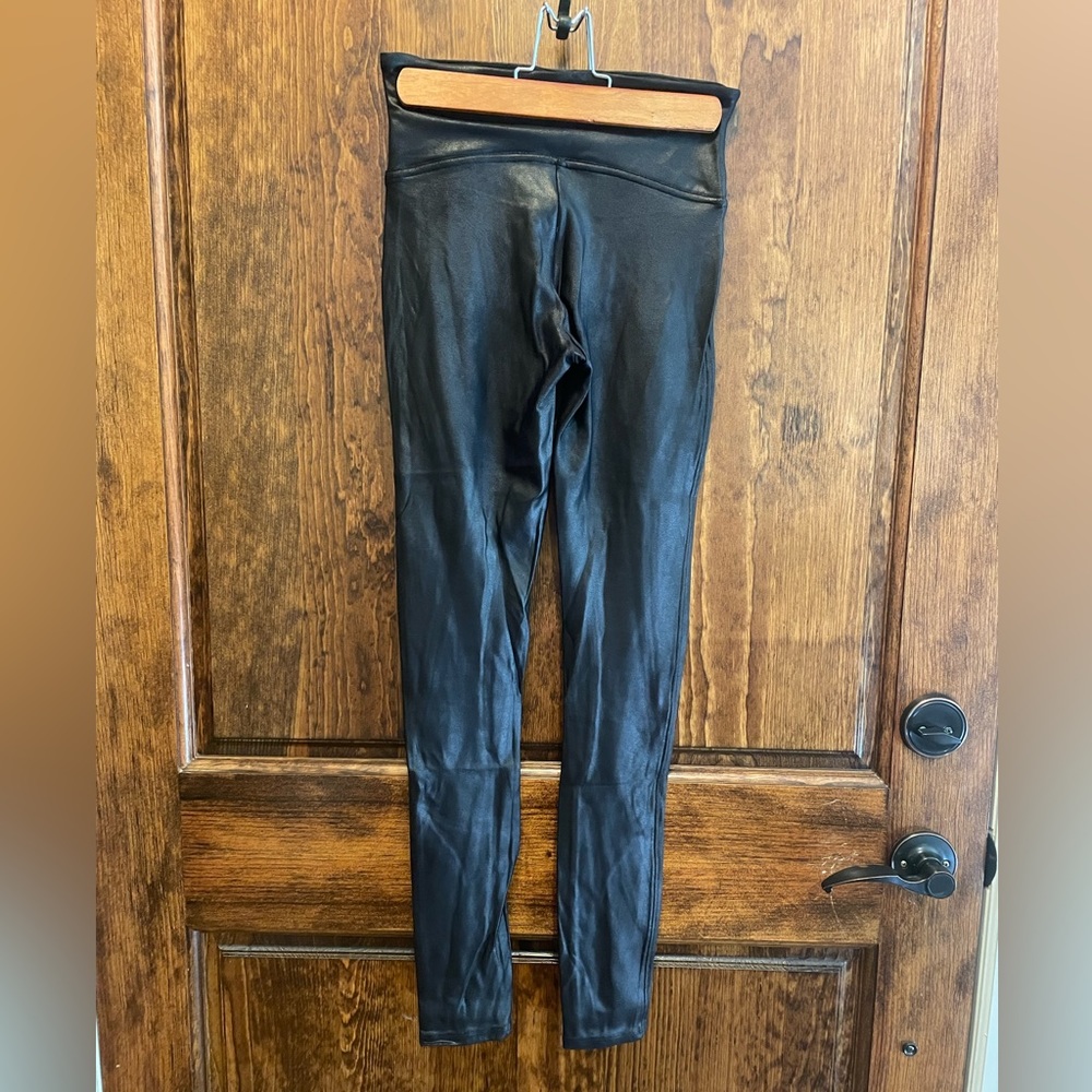 Like new Spanx faux leather black leggings.